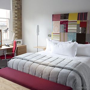 Camera con letto king size